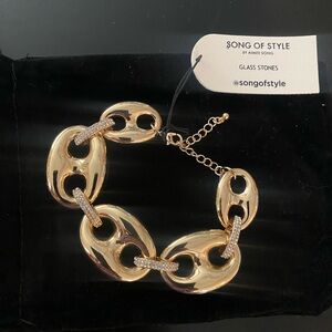 NWT Song Of Style By Aimee Style Bracelet Gold Tone Glass Stones.